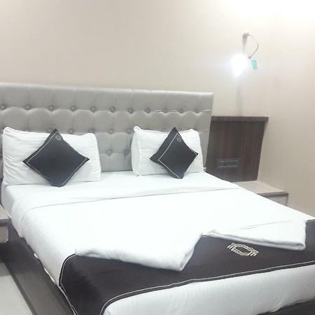 Shine Hospitality Hotell Mumbai Exteriör bild