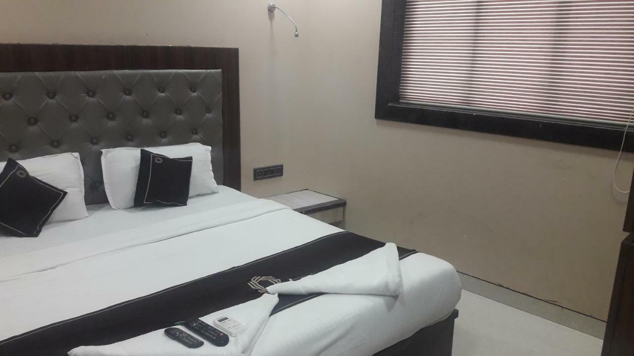 Shine Hospitality Hotell Mumbai Exteriör bild