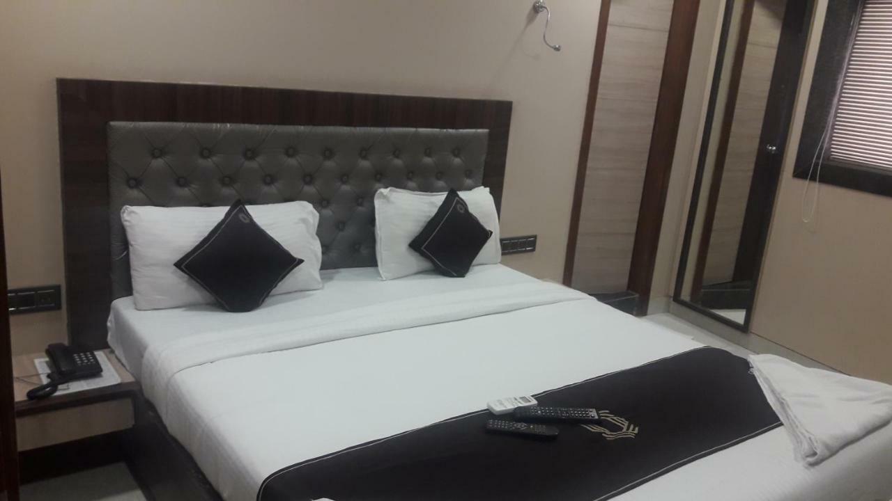 Shine Hospitality Hotell Mumbai Exteriör bild