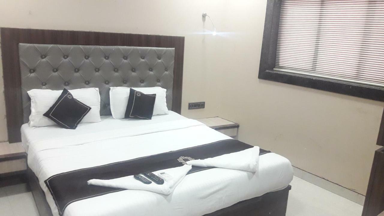 Shine Hospitality Hotell Mumbai Exteriör bild