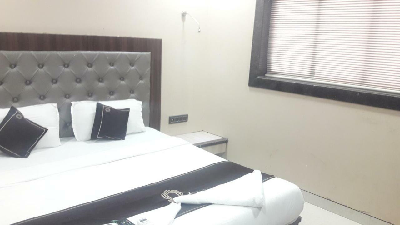 Shine Hospitality Hotell Mumbai Exteriör bild