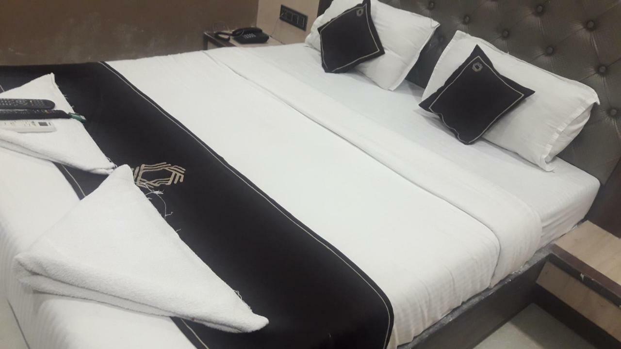 Shine Hospitality Hotell Mumbai Exteriör bild