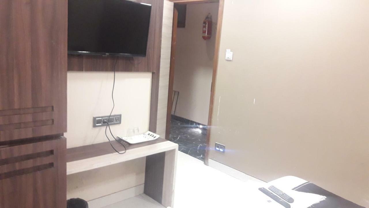 Shine Hospitality Hotell Mumbai Exteriör bild